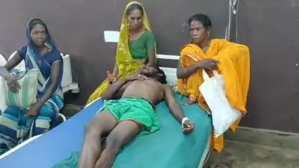 गोड्डा: टेशो के पास बाइक दुर्घटना, दो युवक गंभीर रूप से घायल, अस्पताल में इलाज जारी