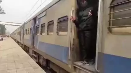 ऊना: दौलतपुर रेलवे स्टेशन पर हुआ दर्दनाक हादसा, जनशताब्दी ट्रेन की छत पर चढ़े युवक को लगा करंट, पीजीआई रेफर