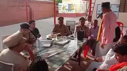 बबेरू: बबेरू कोतवाली परिसर में बकरीद के त्यौहार को लेकर सीओ और एसडीएम की मौजूदगी में पीस कमेटी की बैठक की गई