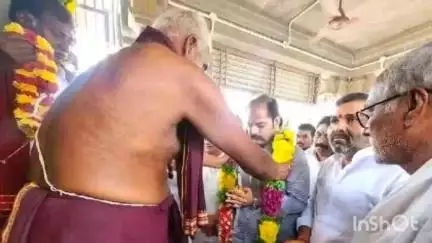 ఆళ్లగడ్డ మండలం ఓబులంపల్లి గ్రామంలో  విగ్రహ ప్రతిష్ట కార్యక్రమంలో పాల్గొన్న,మాజీ ఎమ్మెల్యే గంగుల బ్రిజేంద్రనాథ్ రెడ్డి