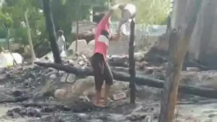 तरबगंज: उमरी बेगमगंज के बरौली बरजोर नगर में अज्ञात कारणों से लगी आग, चार घरों की गृहस्थी जलकर स्वाहा
