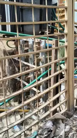 बख्शी का तालाब: बिना सुरक्षा उपकरणों के ट्रांसफार्मर से लीड बदलते मजदूरों का वीडियो वायरल, SDO ने जांच की बात कही