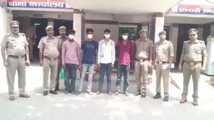 नजीबाबाद: थाना नजीबाबाद पुलिस ने हत्या के मुकदमे में वांछित 4 अभियुक्तों को घटना में प्रयुक्त 3 मोबाइल फोन सहित किया गिरफ्तार