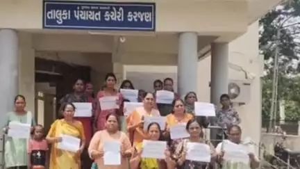 કરજણ: સખીમંડળની બહેનો દ્વારા મિશનમંગલમાંથી TLM/ DLMને છુટા કરતા તાલુકા વિકાસ અધિકારીને આવેદનપત્ર