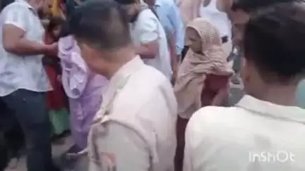 बिधूना: ऐरवाकटरा कस्बा के छिबरामऊ रोड पर बाइक फिसलने से दिबियापुर क्षेत्र के पुरवा कटारी गांव के पति-पत्नी घायल