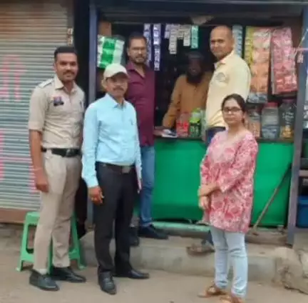 कवर्धा: नपं पिपरिया में सिगरेट और तंबाकू बेचने वाली 22 दुकानों पर स्वास्थ्य विभाग की टीम ने की कार्रवाई