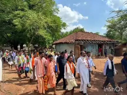 बकावंड: बस्तर विधायक लखेश्वर बघेल ग्राम मटनार में विभिन्न कार्यक्रमों में हुए शामिल, विकास कार्यों की की घोषणा