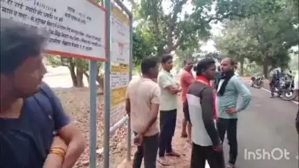 पेण्ड्रा: बस्ती बगरा में सड़क निर्माण की गुणवत्ता को लेकर ग्रामीणों ने खोला मोर्चा #jansamasya