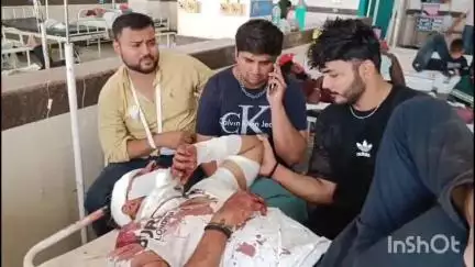 उज्जैन शहर: आगर रोड पर गाड़ी पलटने से एक युवक की मौत, चार गंभीर रूप से घायल, अस्पताल में भर्ती