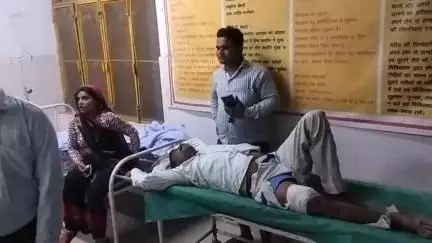 गरौठा: ग्राम राजापुर के समीप असंतुलित होकर बाइक से गिरा व्यक्ति, हालत नाजुक होने पर झाँसी रेफर