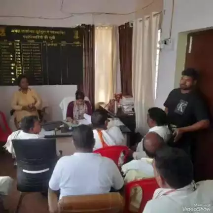 सूर्यपुरा: सूर्यपुरा के सड़कों पर जल जमाव को लेकर मुखिया ने की बैठक, सीओ से मिलकर समस्या बताई