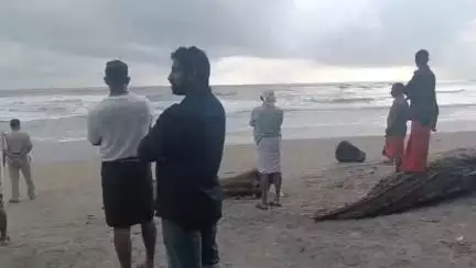 കണ്ണൂർ: മീൻകുന്ന് കള്ളക്കടപ്പുറത്ത്
കുളിക്കാനിറങ്ങിയ രണ്ടു യുവാക്കൾ ഒഴുക്കിൽപ്പെട്ടു, തിരച്ചിൽ തുടരുന്നു