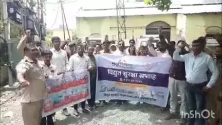 येवला: शहरातील वीज वितरण कंपनीच्या कार्यालयापासून कर्मचाऱ्यांनी विद्युत सुरक्षा सप्ताह अंतर्गत काढली रॅली