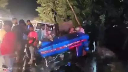 रुधौली: तिगोरिया के पास ट्रैक्टर ट्राली और बोलेरो में हुई टक्कर, बड़ा हादसा टला