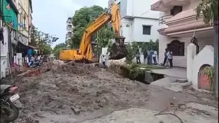 नागपूर ग्रामीण: सुभान नगर येथे जमीन धसली, २० फूट खोल खड्डा पडला; सुदैवाने जिवीतहानी नाही