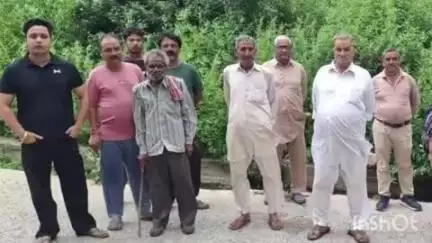 डेरा गोपीपुर: दियाड़ा में पोल्ट्री फार्म से फैल रही दुर्गंध के खिलाफ ग्रामीणों ने किया रोष प्रदर्शन, मुख्यमंत्री से करेंगे शिकायत