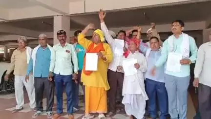 आज़मगढ़: ऑटो रिक्शा चालक समिति, उ0प्र0 ने जिलाधिकारी को ज्ञापन के माध्यम से सौंपा मांग पत्र, सरकारी अस्पतालों पर लगाए गंभीर आरोप