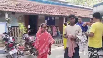 চুঁচুড়া-মগরা: বাঁশবেড়িয়া রাজার ঘাটে গঙ্গা স্নান করতে নেমে তলিয়ে যাওয়া যুবককে উদ্ধার করল 2 জন