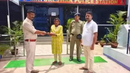 ময়ূরেশ্বর ২: প্রায় দুই বছর পর হারিয়ে যাওয়া ফোন পাইয়ে দিল ময়ূরেশ্বর থানার পুলিশ