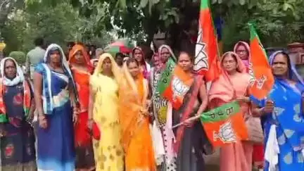 जबलपुर: दबंगों की दबंगई से परेशान ग्राम घाट पिपरिया के ग्रामीणों ने कलेक्ट्रेट पहुंचकर दिया ज्ञापन
