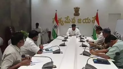 గోదావరి డెల్టా కాలువల్లో చేపట్టిన పనుల పై కలెక్టర్ మహేష్ కుమార్ సమీక్ష, 10 రోజుల్లో పూర్తి చేయాలని ఆదేశాలు