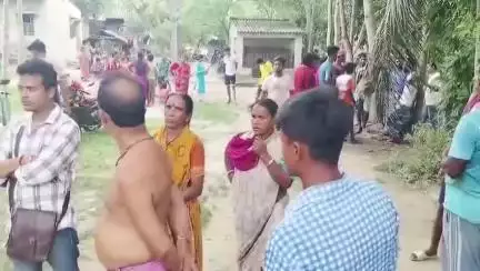 জয়নগর ২: বাসন্তীর পর ভয়াবহ ঘটনা ঘটলো বকুলতলায় ধারালো অস্ত্র দিয়ে প্রতিবেশীকে কুপিয়ে খুন, ঘটনাস্থলে বিশাল পুলিশ বাহিনী