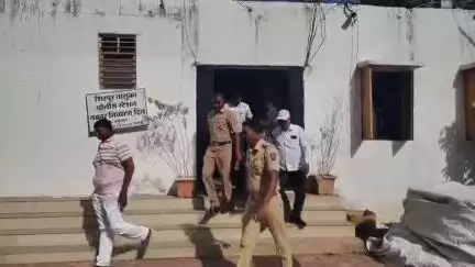 शिरपूर: तालुक्यातील बोराडी गावात मुलाने केला बापाचा खून, संशयीत मुलाला तालुका पोलिसांनी घेतले ताब्यात