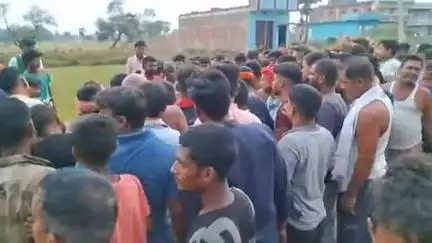 अरियरी: धनौल गांव के पास हाइवा ट्रक की चपेट में आने से नर्सिंग छात्रा की मौके पर मौत