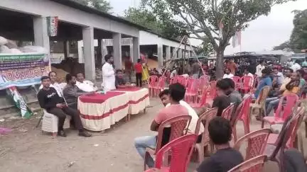 মাথাভাঙা ১: বিজেপির বাংলার প্রতি চক্রান্তের বিরুদ্ধে তৃণমূল যুব পক্ষ থেকে মাথাভাঙ্গা শিকারপুরে প্রতিবাদ মিছিল ও সভা অনুষ্ঠিত হলো