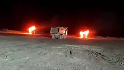 हज़ारीबाग: केरेडारी: केडी कोल माइंस में हाइवा जलाने और गोलीबारी से दहशत, घटनास्थल पर पहुँचे एसपी