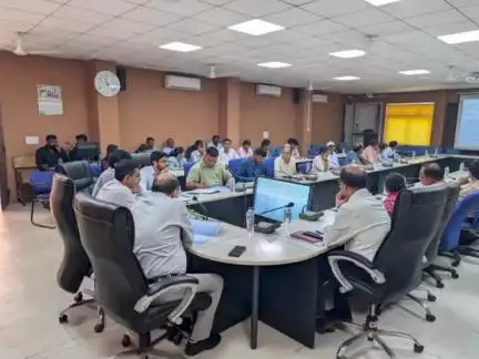 अलीराजपुर: आलीराजपुर: कलेक्टर डॉ. अभय अरविंद बेडेकर की अध्यक्षता में ज़िला कलेक्ट्रेट में हुई समयावधि पत्रों की समीक्षा बैठक