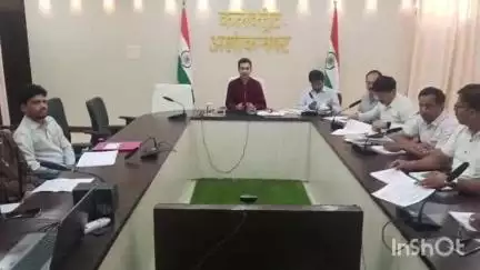 अशोक नगर: कलेक्ट्रेट कार्यालय में कलेक्टर की अध्यक्षता में शिक्षा विभाग की बैठक आयोजित