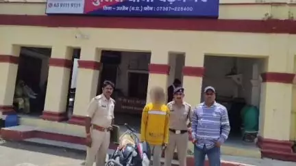 बड़नगर: थाना बड़नगर पुलिस ने वाहन चोर को हिरासत में लिया, आरोपी से चोरी की हीरो एच एफ डीलक्स मोटर साईकिल जब्त