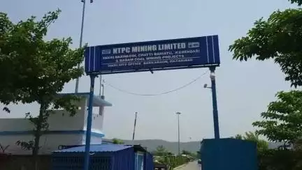 हज़ारीबाग: केरेडारी में उग्रवादियों का तांडव, दो वाहन फूंके, गोलीबारी में दो घायल