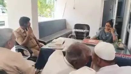खुर्जा: आगामी त्यौहार ईद के दृष्टिगत खुर्जा देहात थाने में पीस कमेटी की बैठक हुई