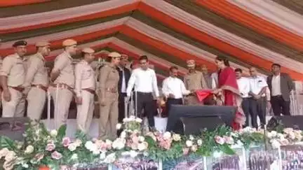 ढटवाल: मुख्यमंत्री ने पालमपुर के वन विभाग के ब्लॉक अधिकारी राकेश कुमार और उनकी टीम को बेहतरीन कार्य के लिए किया सम्मानित