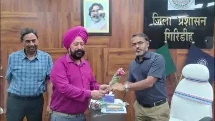 जमुआ: गिरिडीह चेंबर ऑफ कॉमर्स के प्रतिनिधिमंडल ने उपायुक्त राम निवास यादव से डीसी ऑफिस में की शिष्टाचार भेंट