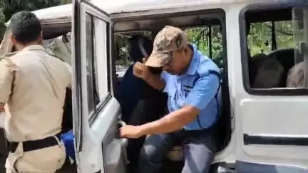 কাকদ্বীপ: মদ খেয়ে এলাকায় অশান্তির পাকানোর অভিযোগে গ্রেপ্তার এক ঢোলাহাট এলাকার ঘটনা আজ আদালতে পেশ করলো