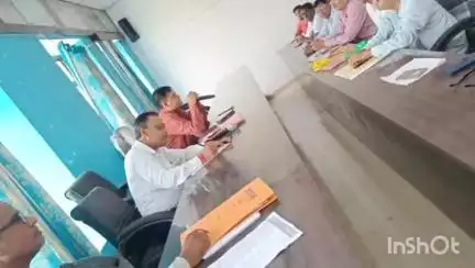 खानपुर: खानपुर प्रखंड मुख्यालय में BLO को दिया गया प्रशिक्षण, BDO ने मतदान केंद्रों पर मूलभूत सुविधा का ध्यान रखने को कहा
