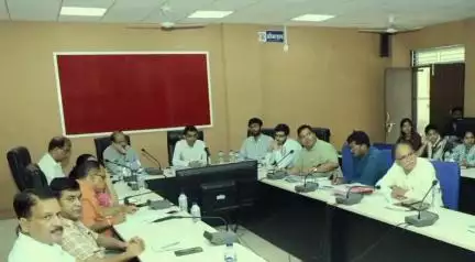 अलीराजपुर: जिले में संयुक्त सचिव गिरिराज की अध्यक्षता में जल प्रदाय योजना एवं लोक स्वास्थ्य यांत्रिकी विभाग की बैठक आयोजित