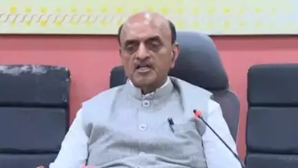 डॉ.कराड यांनी घेतला औट्रम घाट भुयारी मार्ग, 
गॅस पाईपलाईनसह विविध विषयांचा आढावा