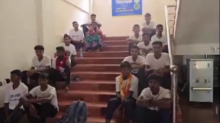 सुकमा: सुकमा में PLGA बटालियन के दो हार्डकोर समेत 16 नक्सलियों ने किया आत्मसमर्पण, करोड़ों के इनामी नक्सली मुख्यधारा में लौटे