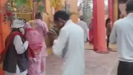 लटेरी: लटेरी के शनि मंदिर में शनि यज्ञ का हुआ शुभारंभ, पहले दिन बड़ी संख्या में लोग हुए शामिल