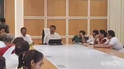 साकोली: काँग्रेसच्या जनसंपर्क कार्यालयात आमदार नानाभाऊ पटोले यांच्या उपस्थिती पदाधिकारी व कार्यकर्त्यांसाठी सभेचे आयोजन