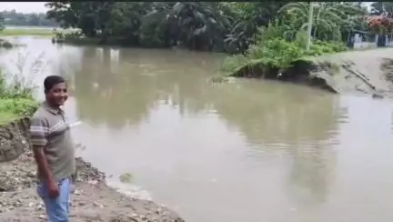 তেজপুৰ: তেজপুৰ ভোমোৰাগুৰিত বানে বিধ্বস্ত কৰা অঞ্চল পৰিদৰ্শন কৰে তেজপুৰ বিধানসভা সমষ্টিৰ বিধায়ক পৃথ্বিৰাজ ৰাভাই