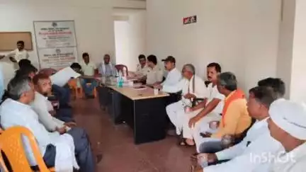 मेराल: मेराल थाना के सभागार में सीओ यशवंत नायक की अध्यक्षता में बकरीद को लेकर शांति समिति की बैठक की गई