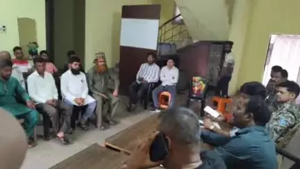 कुकड़ू: तिरुलडीह थाना परिसर में बकरीद को लेकर शांति समिति सदस्यों की हुई बैठक, अंचल अधिकारी रहे मौजूद