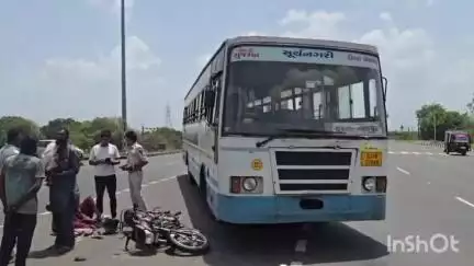 વ્યારા: તાલુકાના વીરપુર ત્રણ રસ્તા નજીક એસટી બસ અને બાઇક વચ્ચે અકસ્માત સર્જાયો