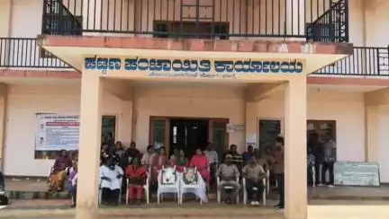 ಸೋಮವಾರಪೇಟೆ: ಪಟ್ಟಣದಲ್ಲಿ 3ನೇ ದಿನಕ್ಕೆ ಕಾಲಿಟ್ಟ ಪೌರ ಕಾರ್ಮಿಕರ ಅನಿರ್ದಿಷ್ಟಾವಧಿ ಪ್ರತಿಭಟನೆ