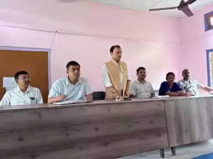 ছিপাঝাৰ: ছিপাঝাৰ খণ্ড উন্নয়ন বিষয়াৰ সভাগৃহত পঞ্চায়তৰ বিভিন্ন আঁচনিৰ ওপৰত পৰ্যালোচনা সভা, উপস্থিত বিধায়ক পৰমানন্দ ৰাজবংশী